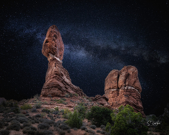 Balanced Rock  with Milky Way_DSC2327